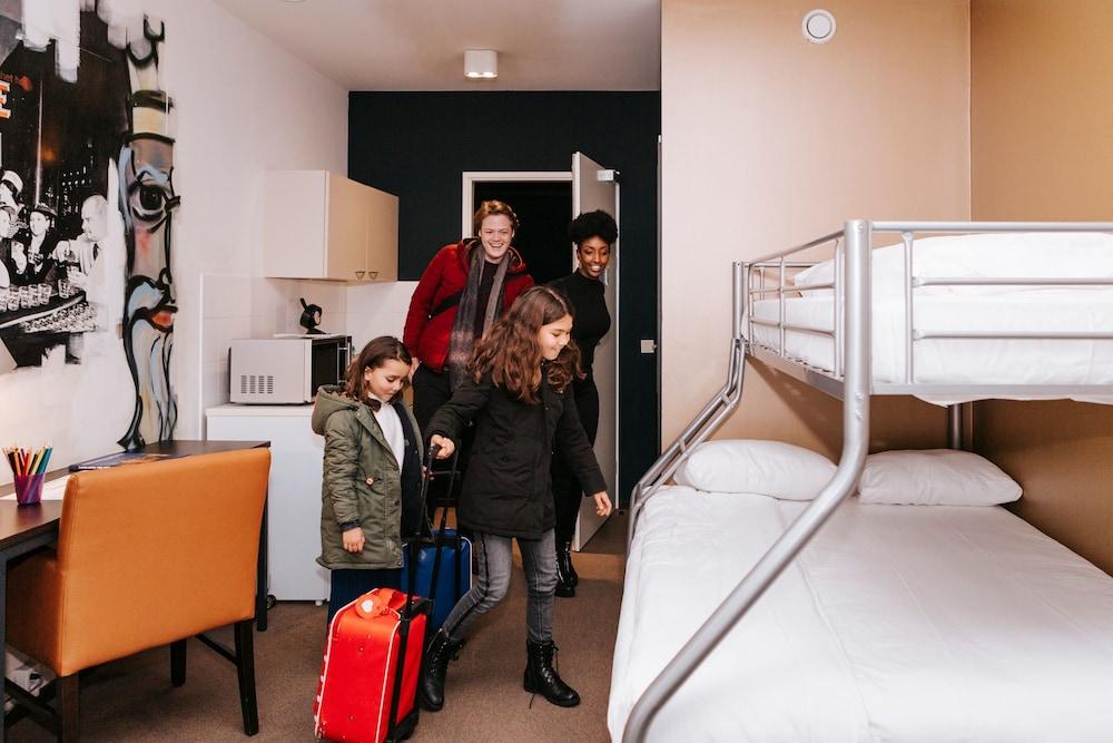 Teleport Hotel